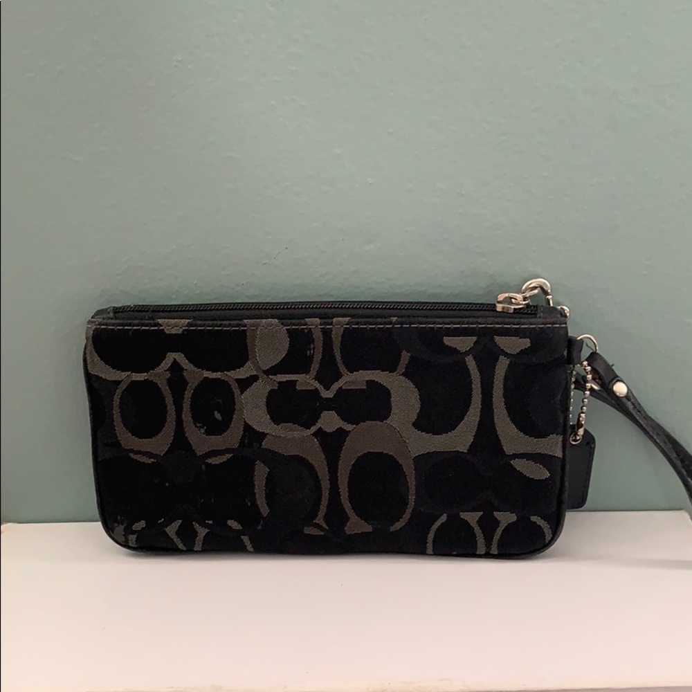 Black wristlet
